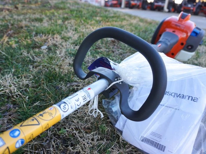 Husqvarna 522L Gas Engine 22.5cc Straight String Trimmer 8 Husqvarna 522L Gas Engine 22.5cc Straight String Trimmer - Image 8