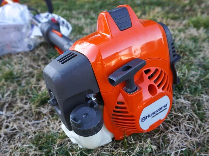 Husqvarna 522L Gas Engine 22.5cc Straight String Trimmer 12 Husqvarna 522L Gas Engine 22.5cc Straight String Trimmer - Image 12